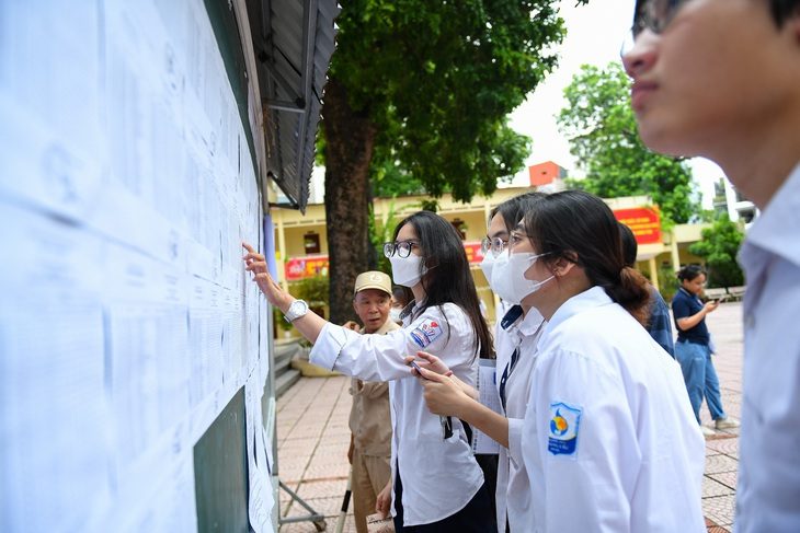 Thí sinh dự thi tốt nghiệp THPT  tại Hà Nội năm 2023 - Ảnh:  NAM TRẦN